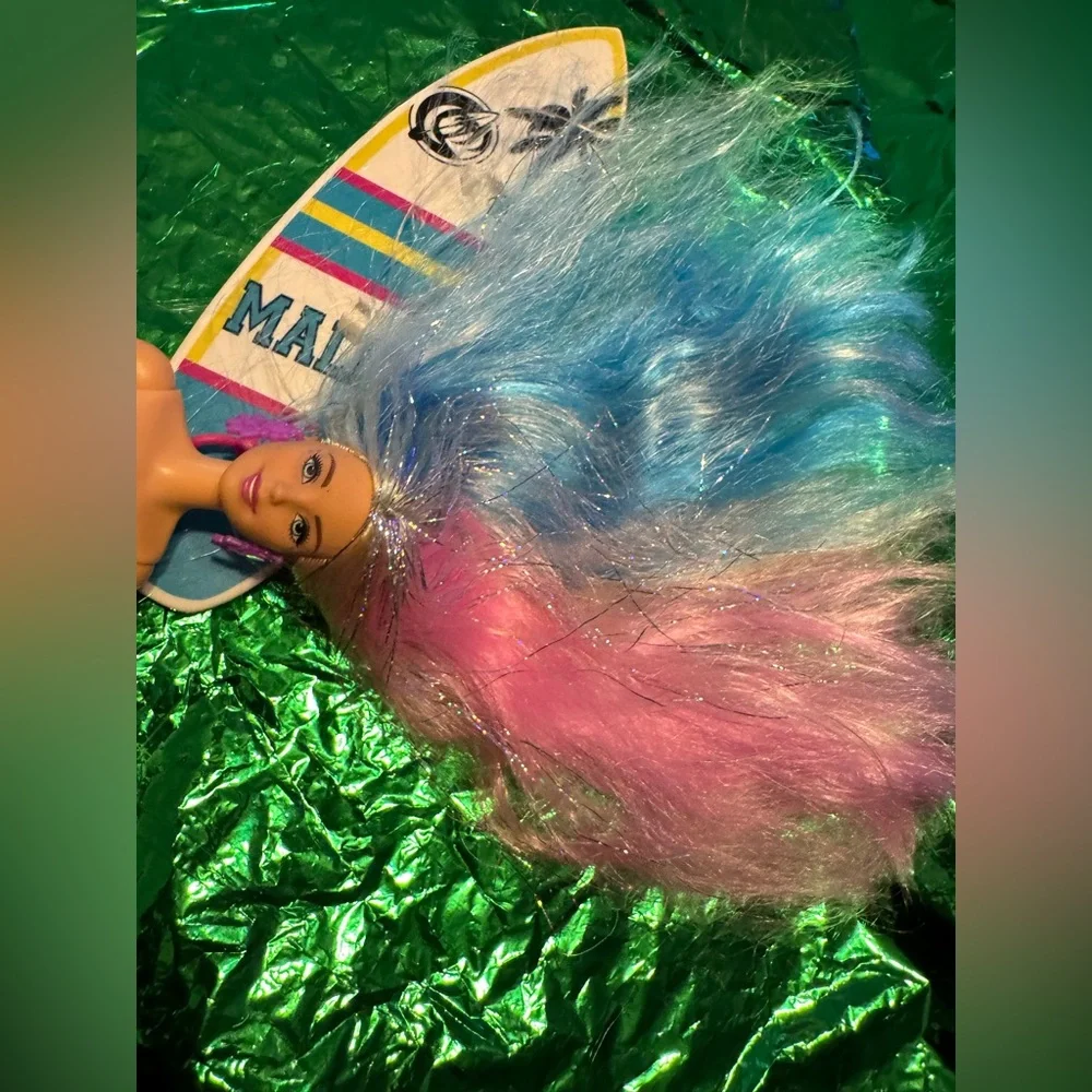 Barbie Dreamtopia doll & Malibu surfboard pink, blue & silver hair
